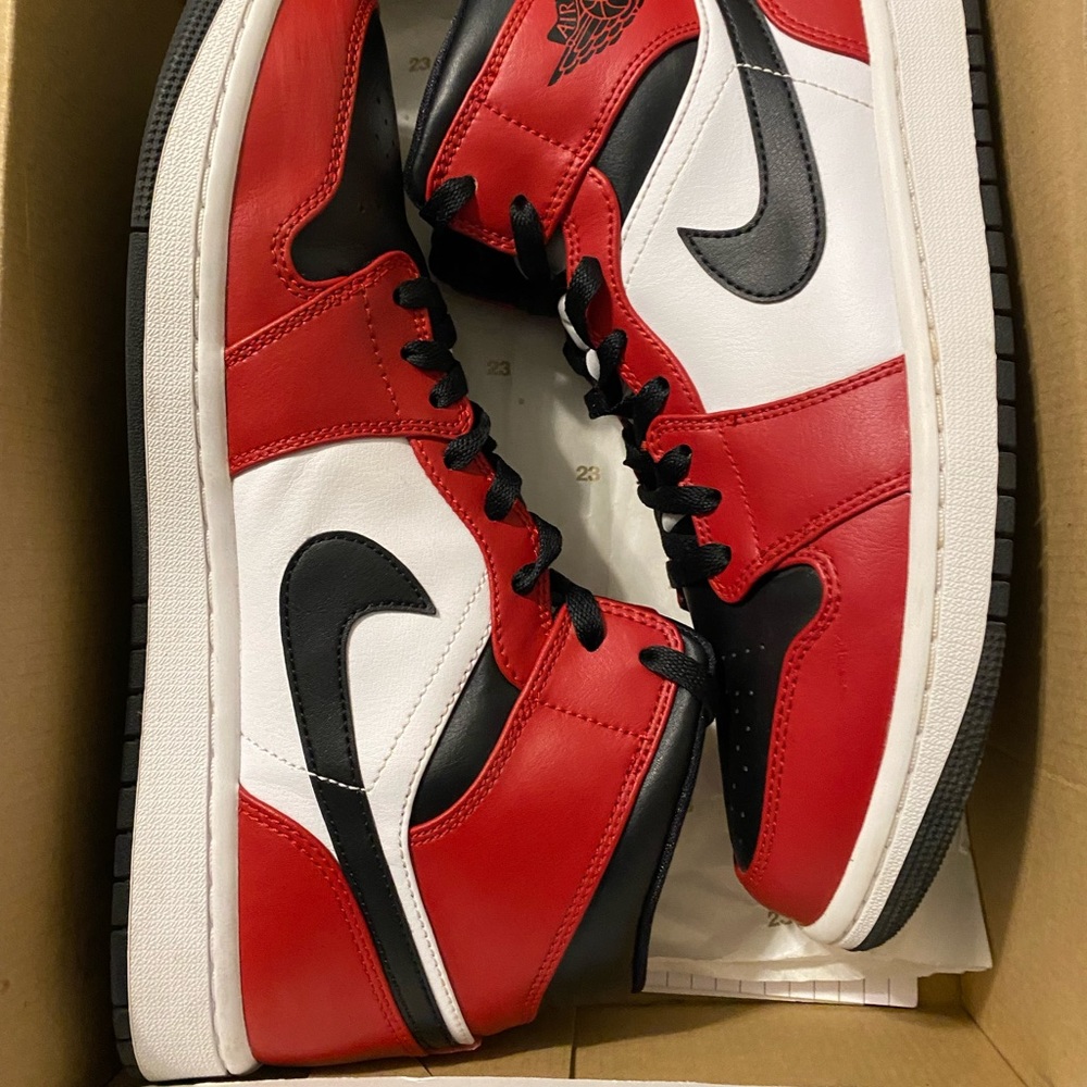 Jordan 1 Mid